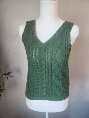 SHEIN Green Cable Knit V-Neck Tank Top